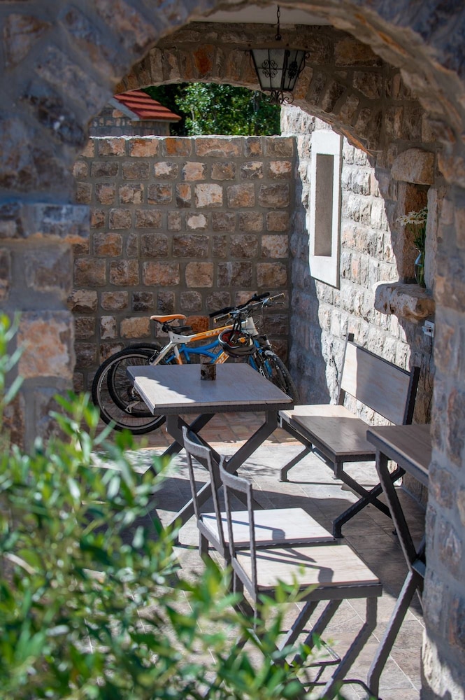 Villa photo 2