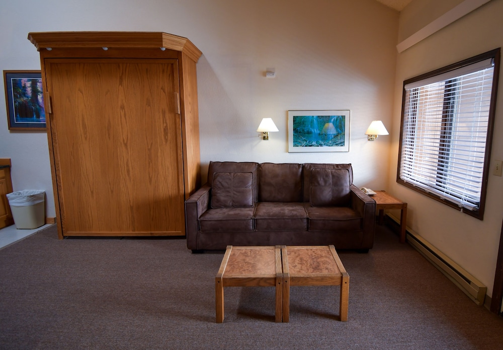 Loft (No Air Conditioning) - Photo 13