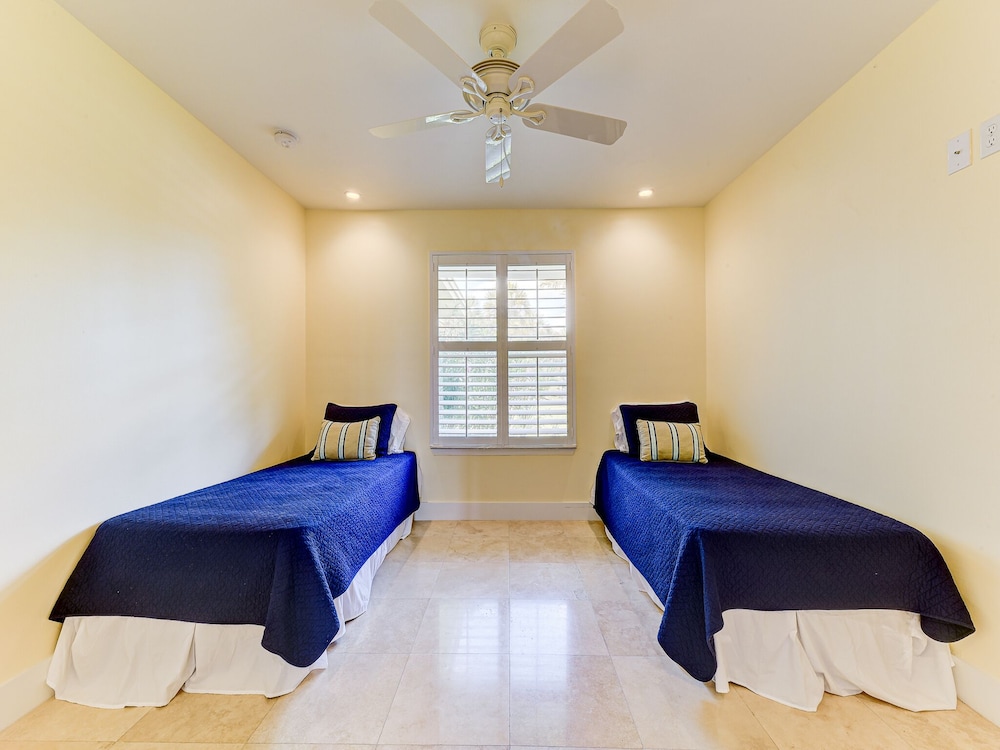 House, Multiple Beds, Kitchen, Beach View photo 1