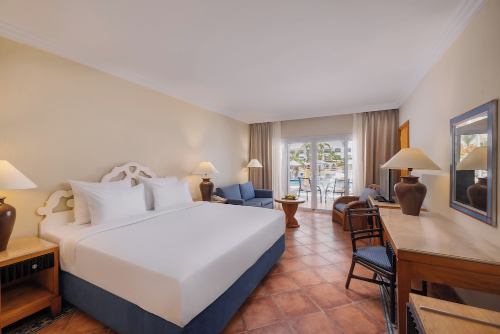 Deluxe Room, Pool View (Queen or Twin) - Photo 2