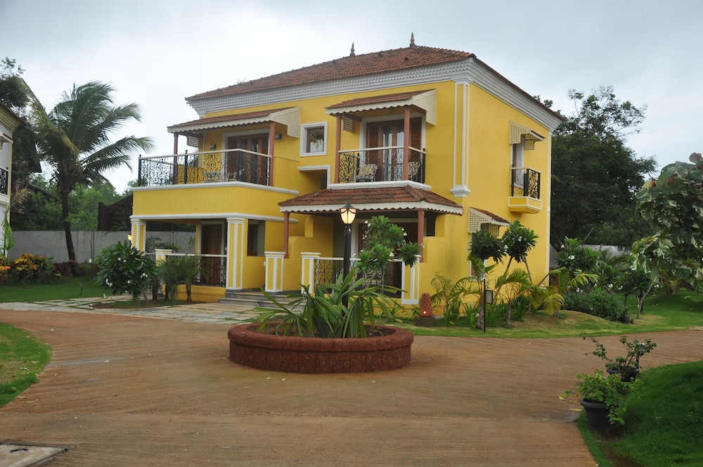 Radisson Suite with Bathtub, Balcony and Garden View ( Villas )