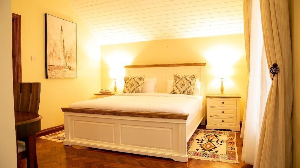 Elite Double Room, 1 King Bed, Smoking