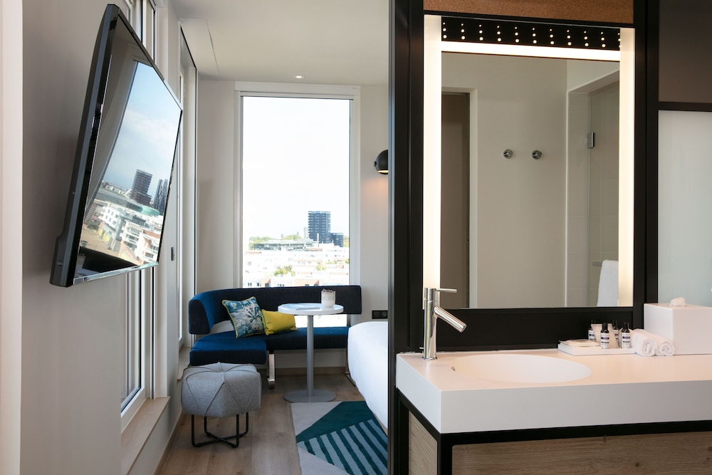 aloft, Room, 1 King Bed - Photo 3