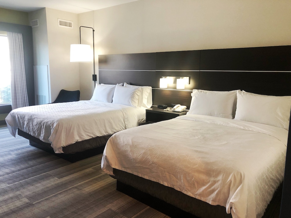 Room, 2 Queen Beds, Roll-in Shower, Non Smoking (Communications Accessible) photo 1