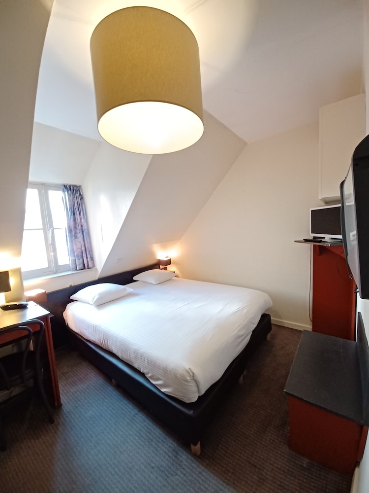Standard Double Room - Photo 14