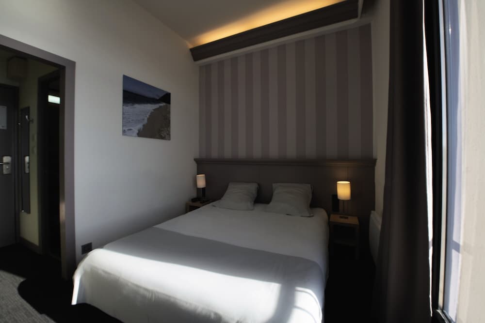 Triple Room, Balcony, Sea Facing photo 2