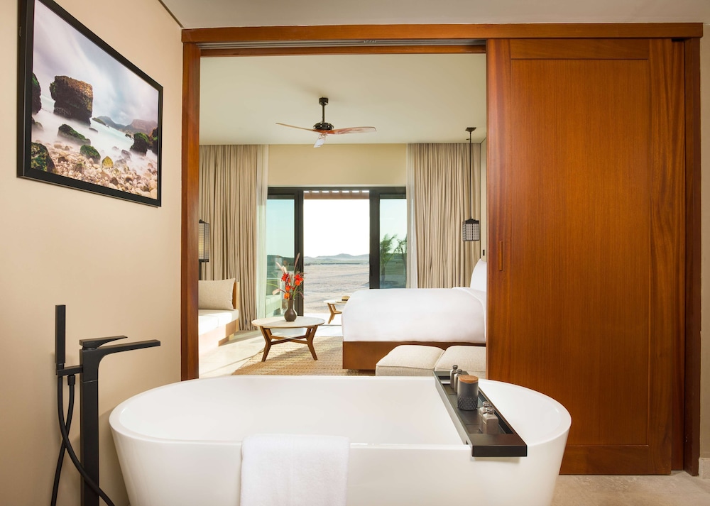 Room, 2 Twin Beds, Terrace, Sea View - Photo 4