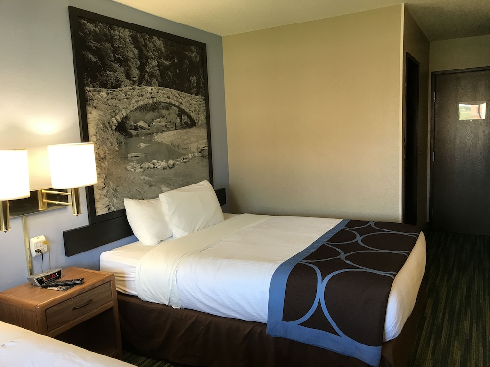 Room, 2 Queen Beds, Non Smoking - Photo 2