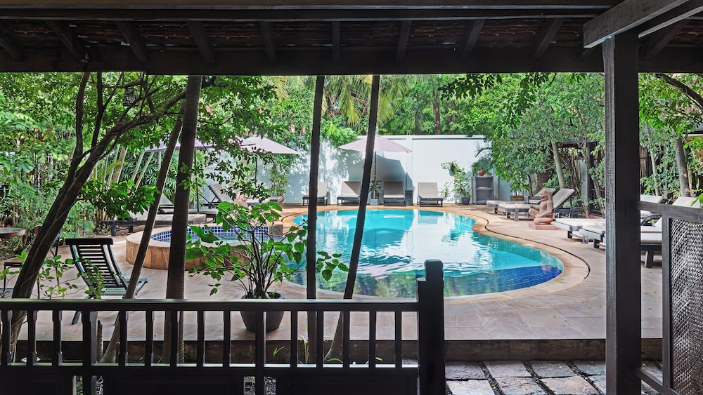 Deluxe Triple pool view - Photo 6