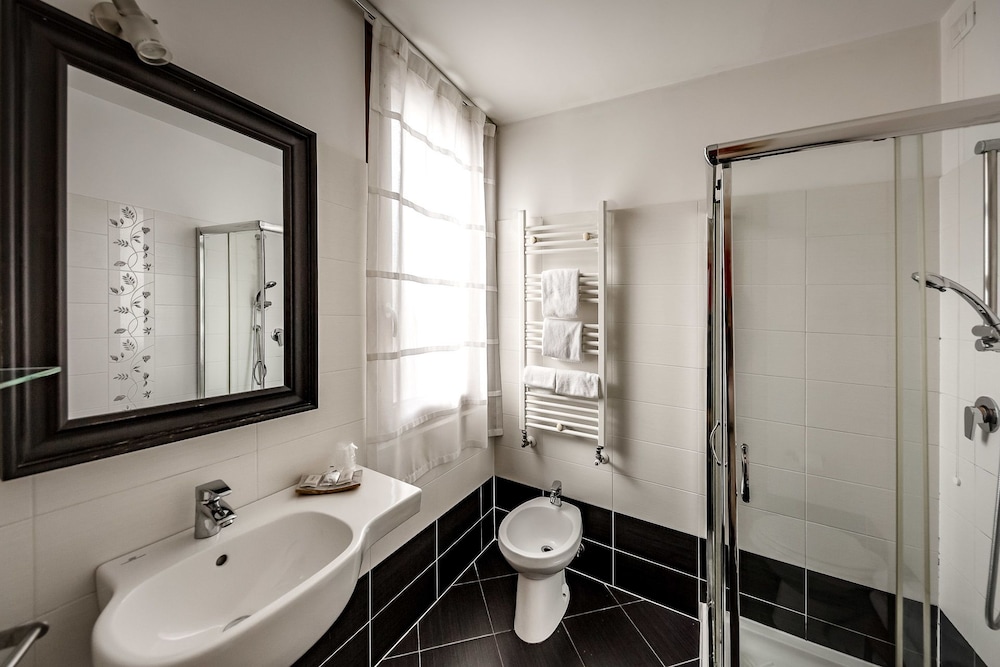 Standard Double Room, City View photo 2