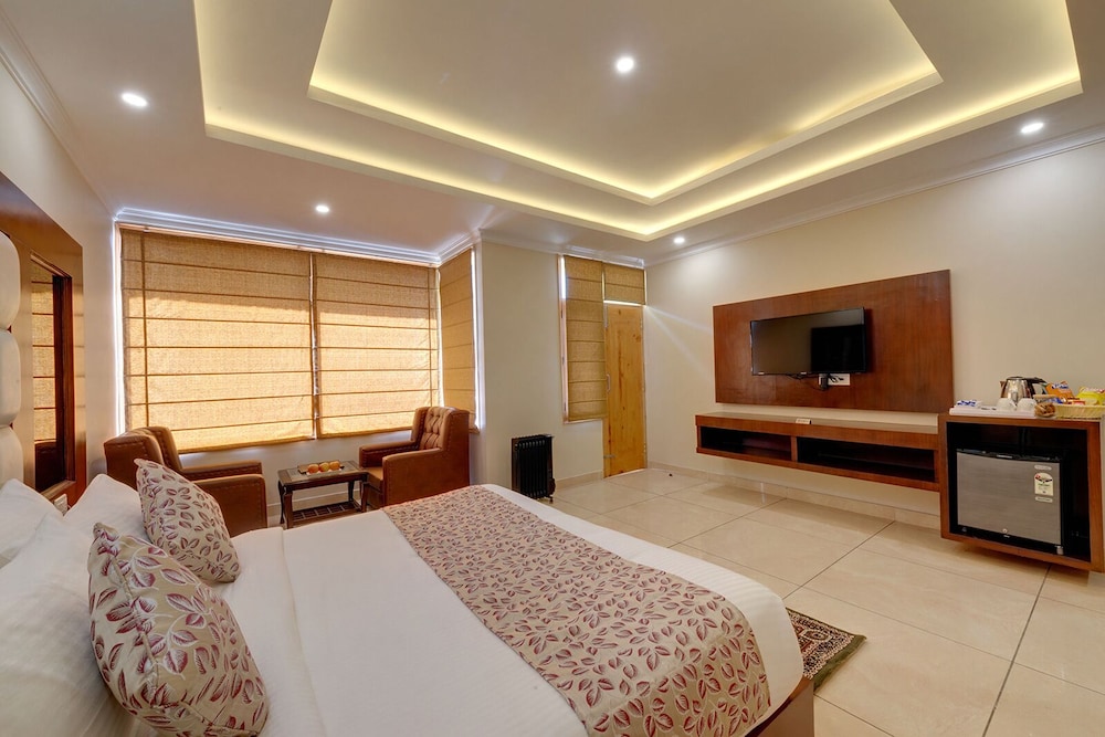 Premium Room - Photo 8