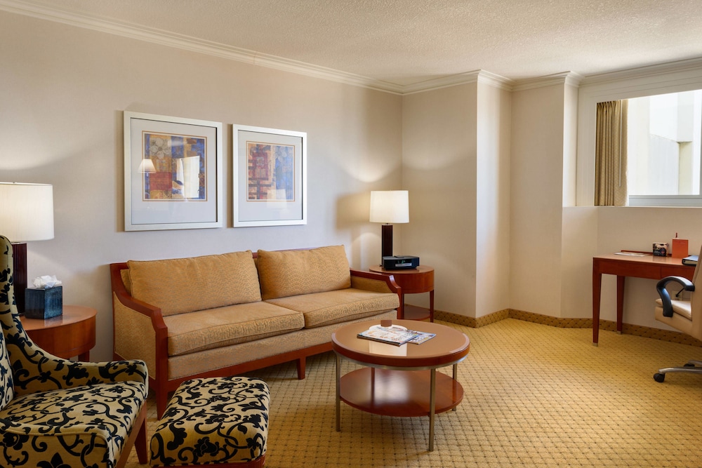 Suite, 1 Bedroom - Photo 8