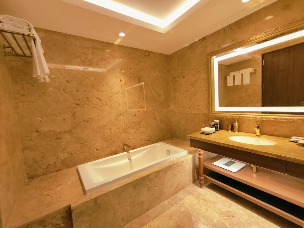Premium Palace Suite First Floor Pool Facing - Photo 4