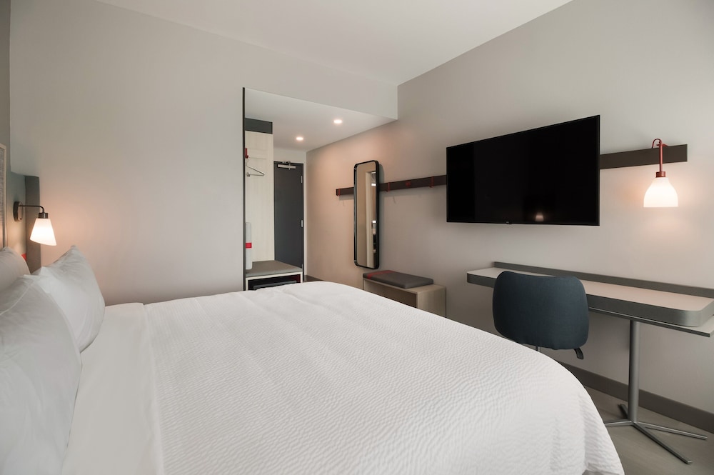 Standard Room, 1 King Bed - Photo 1