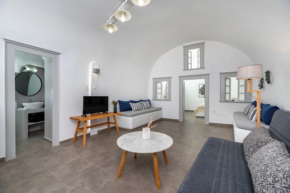 Traditional Quadruple Room, Courtyard View