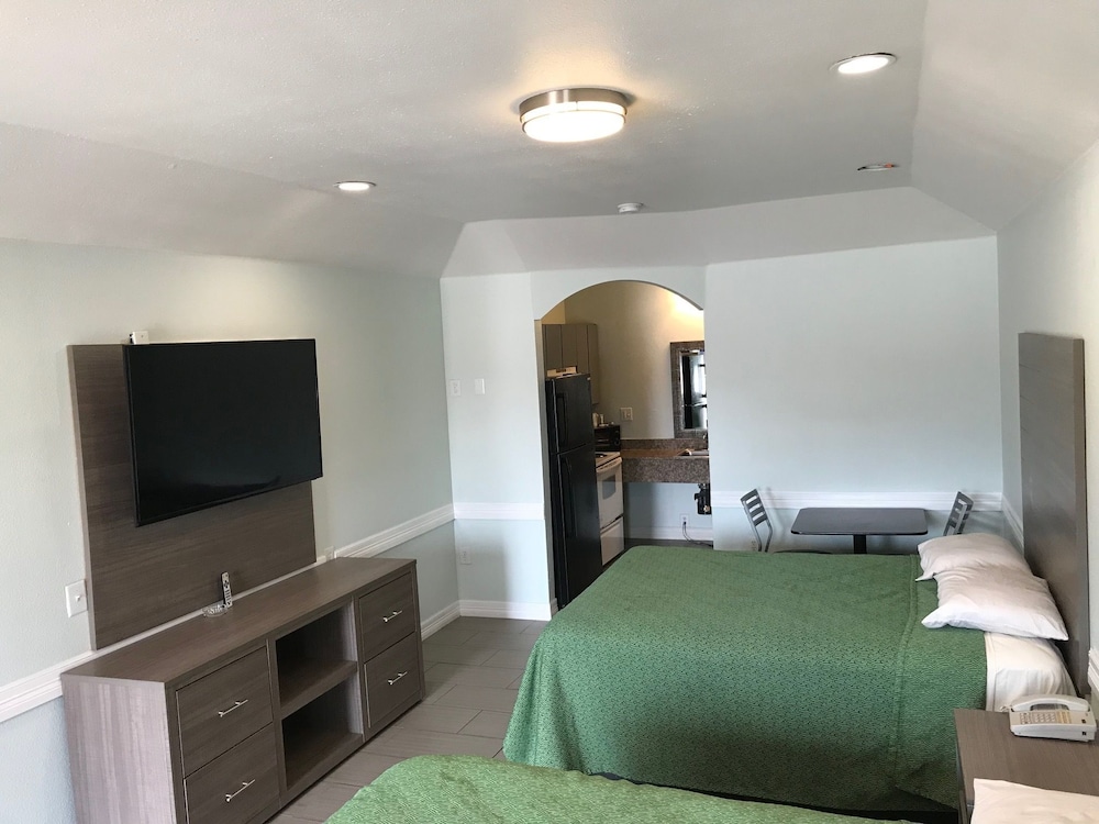 Standard Room, 2 Queen Beds, Smoking, Kitchenette photo 1