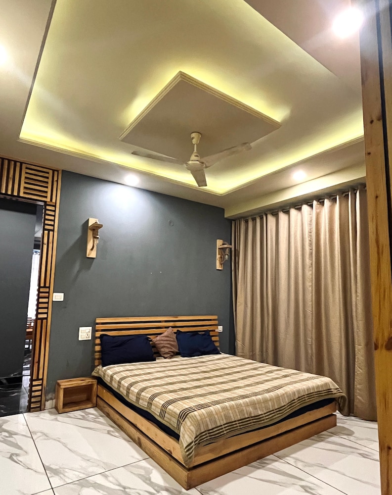 Basic Apartment, 1 Double Bed with Sofa bed, Mountain View photo 3