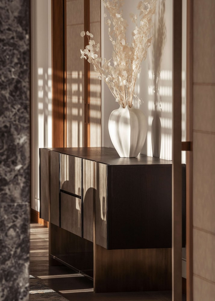 Executive Suite (one)