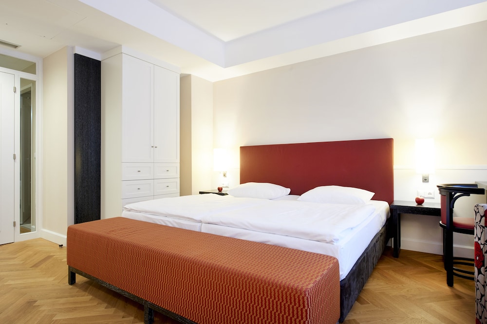 Deluxe Triple Room, 1 King Bed with Sofa bed, Kitchenette