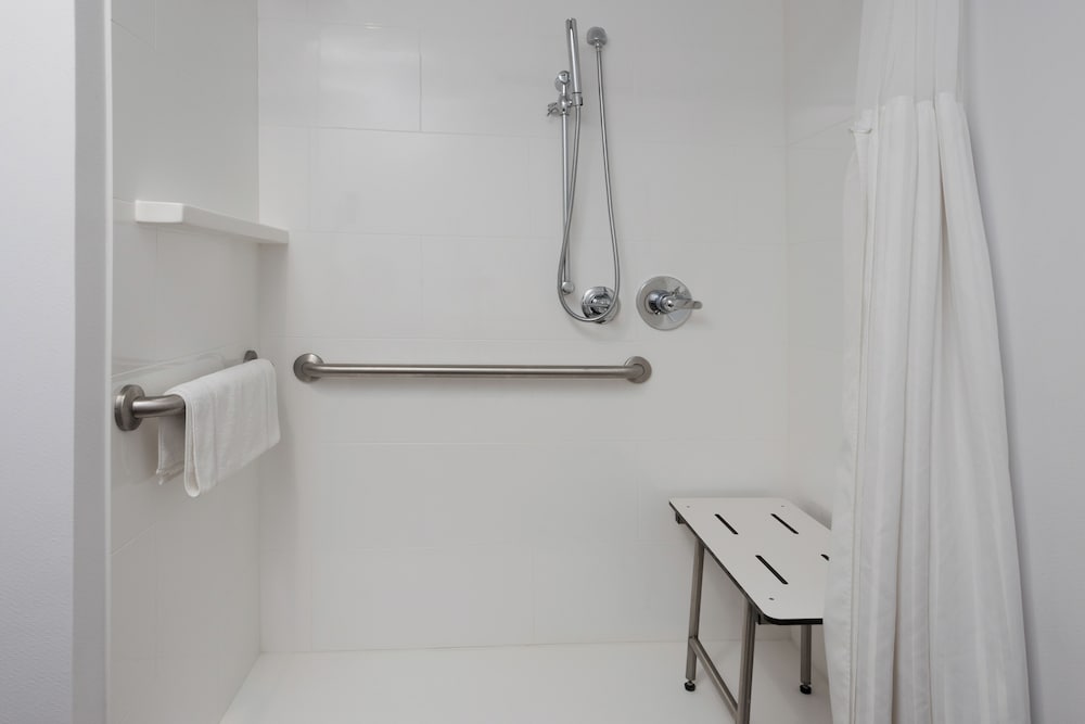 Suite, 2 Queen Beds, Accessible - Photo 3