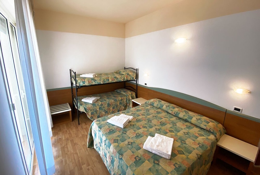 Standard Room photo 2