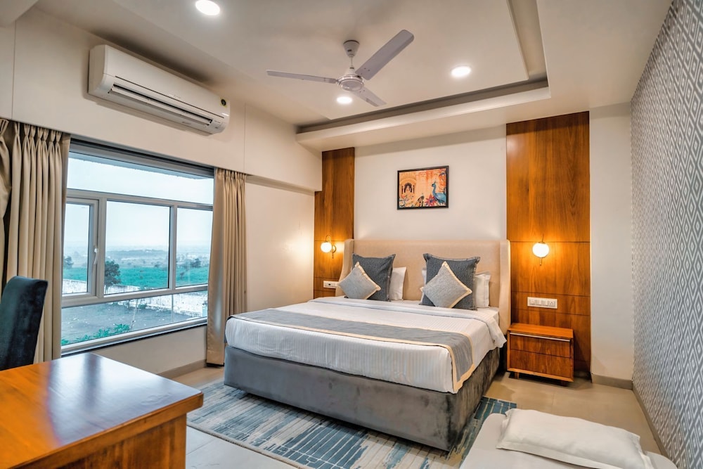 Deluxe Room, Garden View
