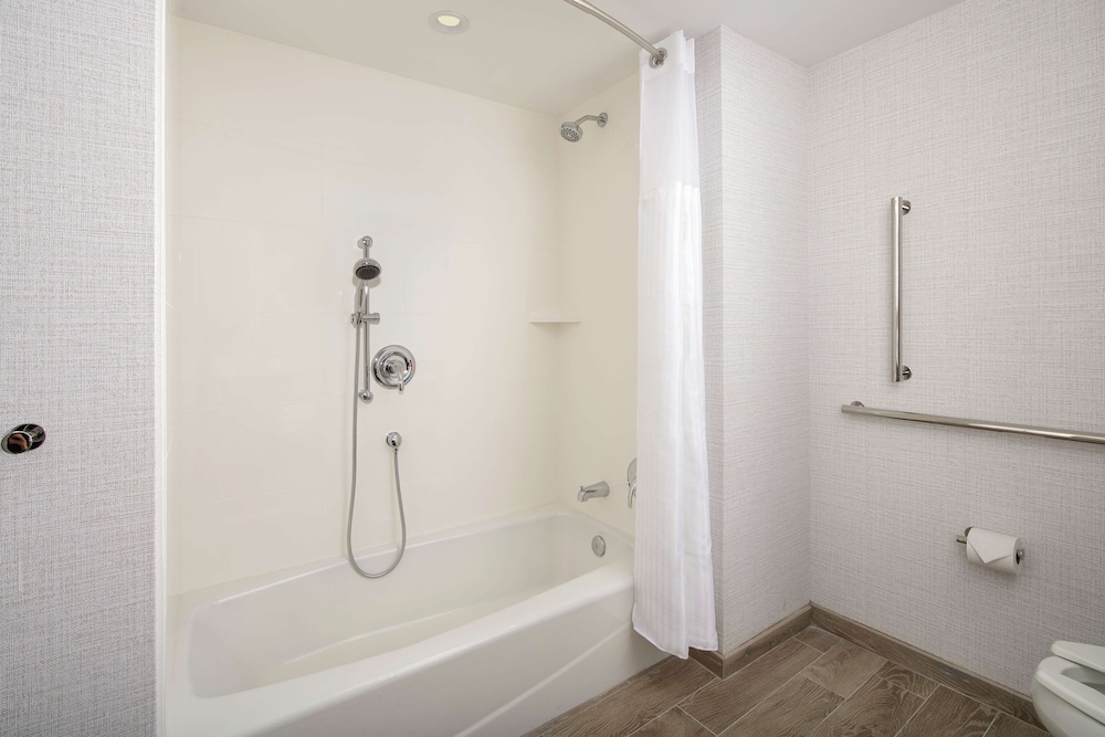 Room, 2 Queen Beds, Pool View - Photo 7
