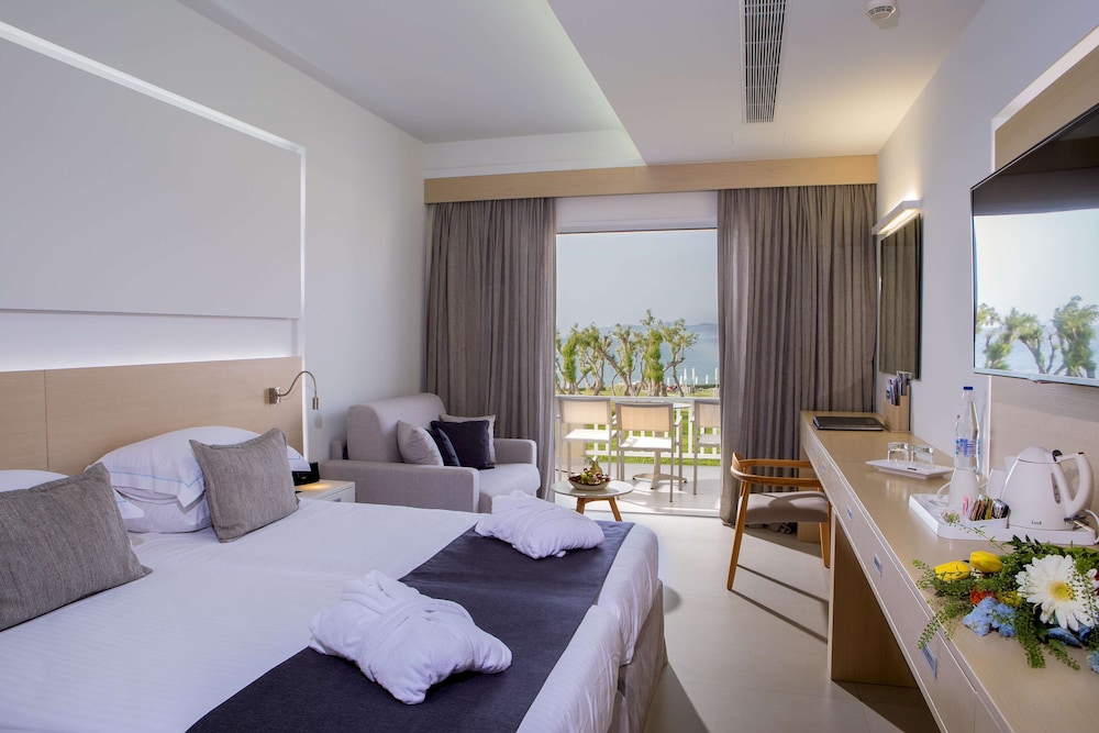 Deluxe Twin Room, Sea View photo 2
