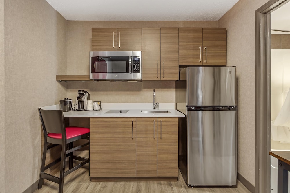 Suite, Multiple Beds, Non Smoking, Kitchenette