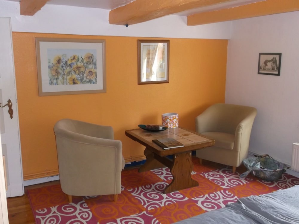 Yellow Room photo 1