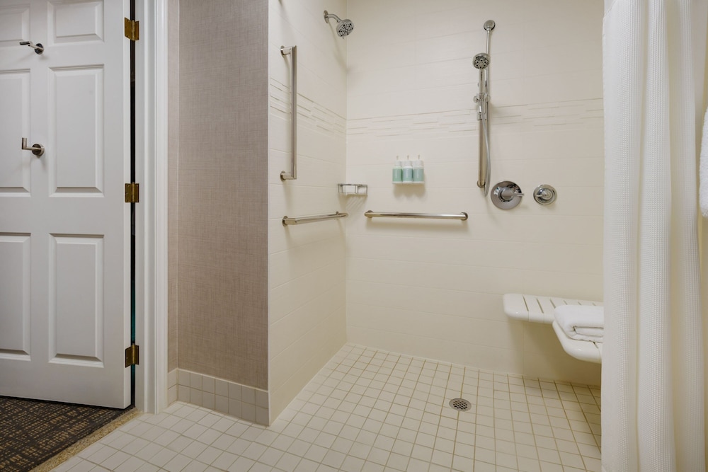Suite, 1 Bedroom - Photo 11