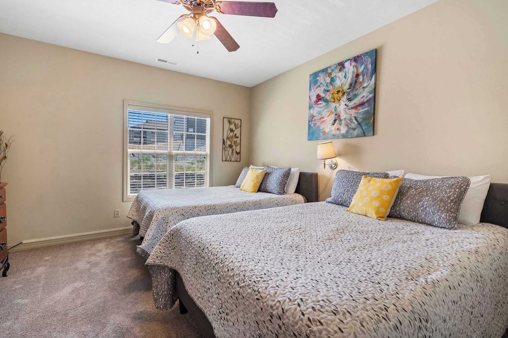 Townhome, Multiple Beds, Balcony, Mountain View (Honey Bee Inn ) photo 3