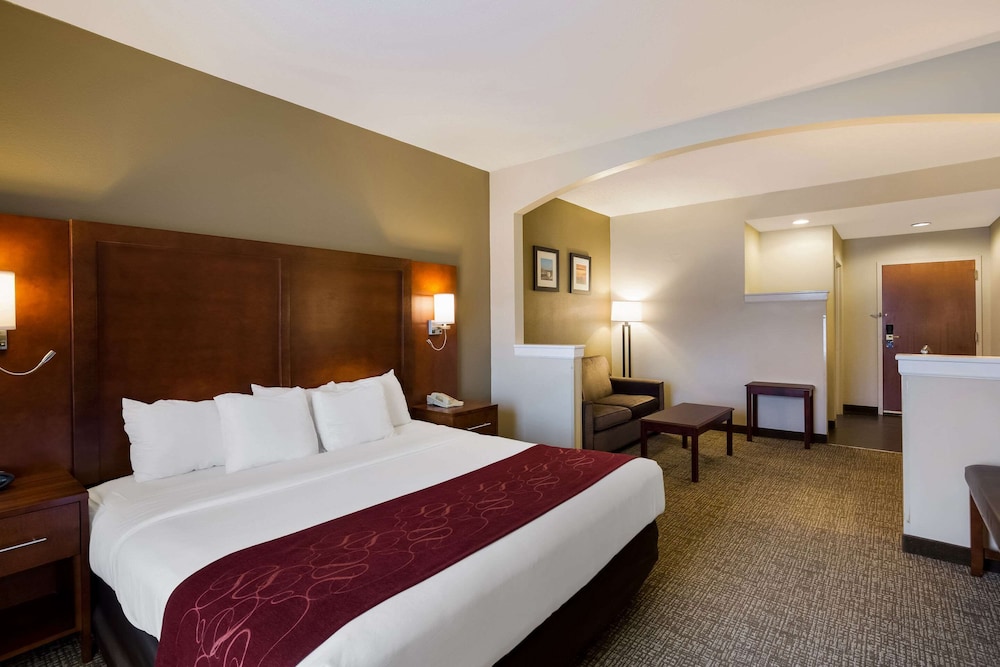 Suite, 1 Queen Bed with Sofa bed, Accessible, Non Smoking - Photo 7