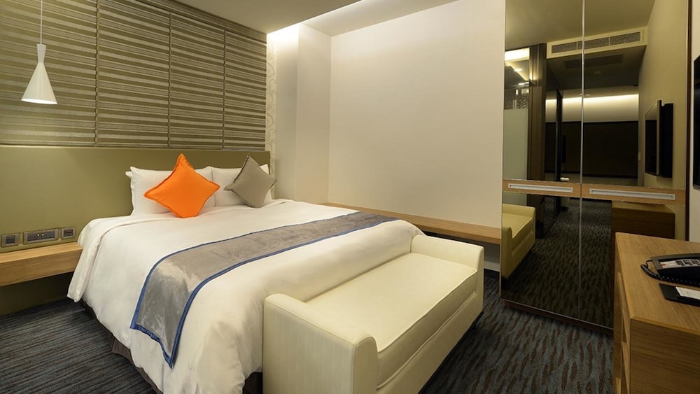 Suite (No extra bed;Accept 1child each room:0-5Y stay free;6-11Y NTD700at front desk) photo 3