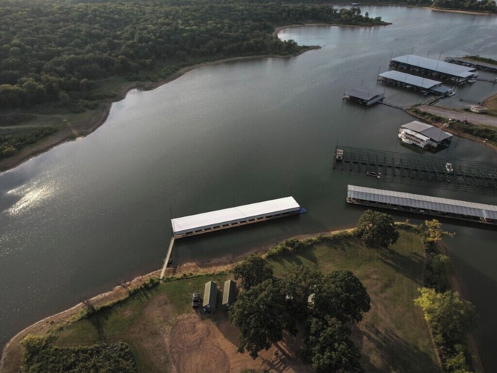 Lake View, Cedar Cabin Lake Texoma, Kitchenette, Queen, Screened Patio, Pet Friendly photo 3