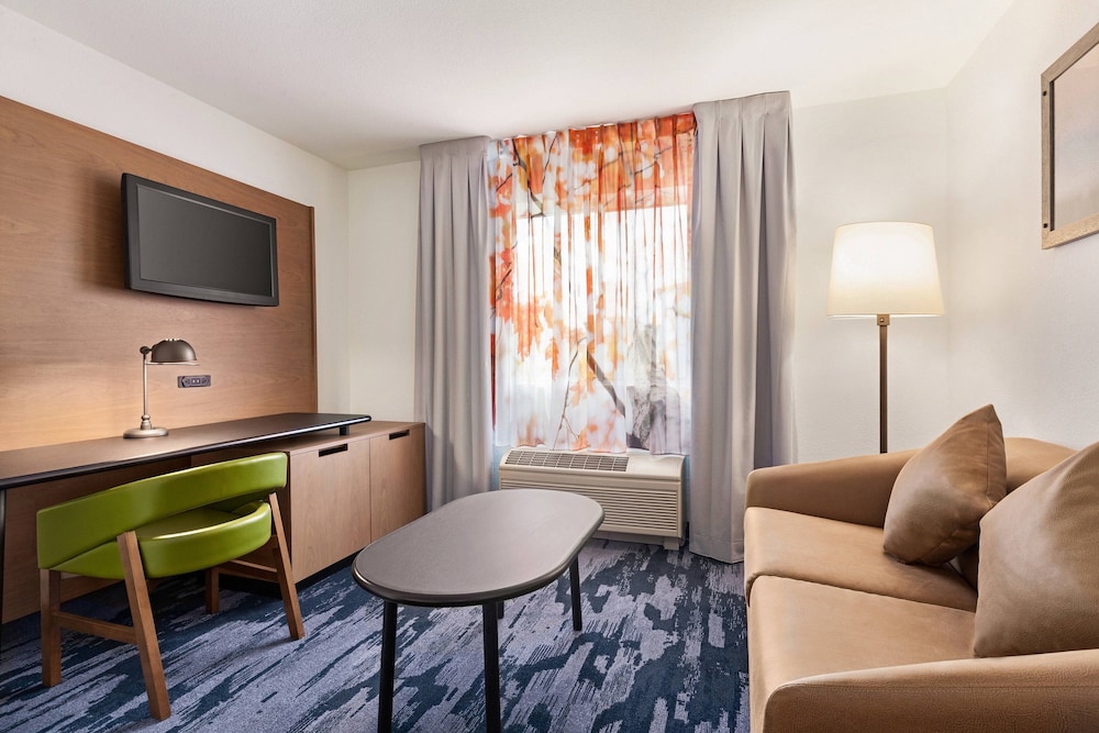 Executive Suite, 1 King Bed with Sofa bed (Hearing Accessible) - Photo 4