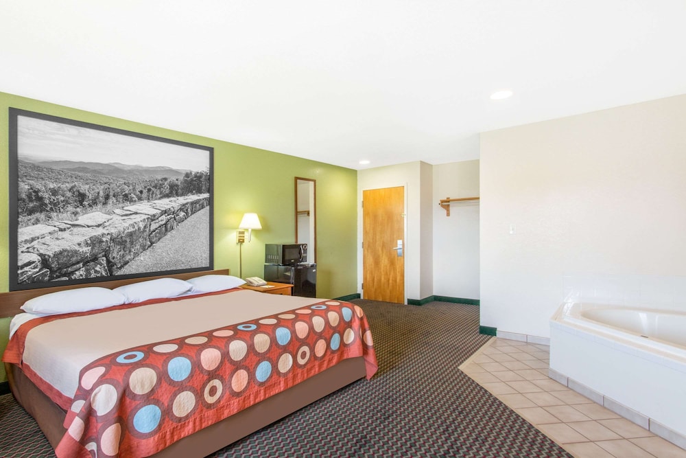 Upgraded, Suite, 1 King Bed photo 1