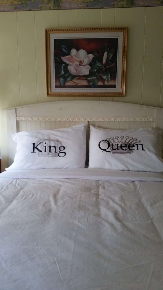 Lily Room, 1 Queen Bed With Sofabed
