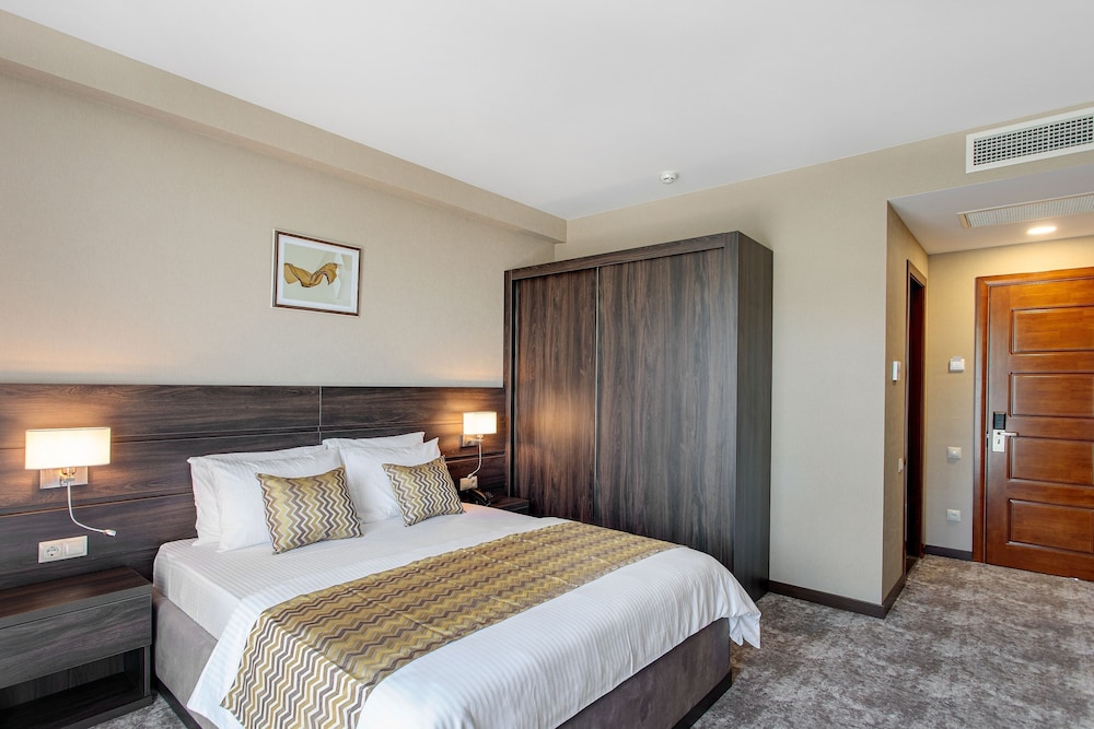 Deluxe Studio Suite