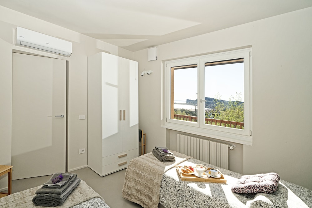 Apartment, Lake View