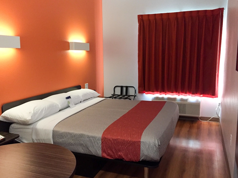 Deluxe Room, 1 King Bed, Non Smoking, Kitchenette photo 1