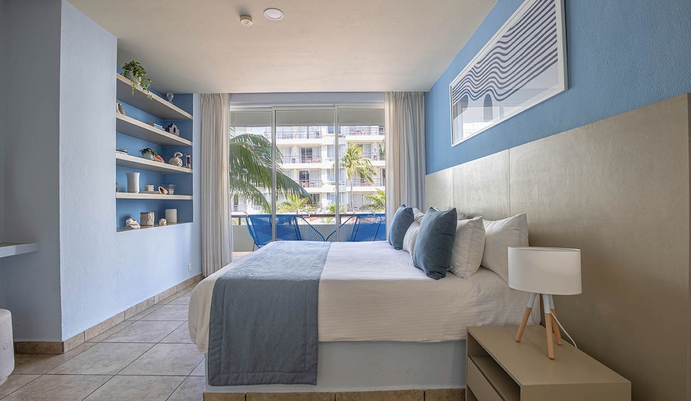 Suite, 1 Bedroom - Photo 17