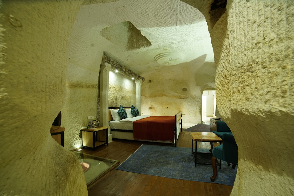 Executive Suite - Photo 4