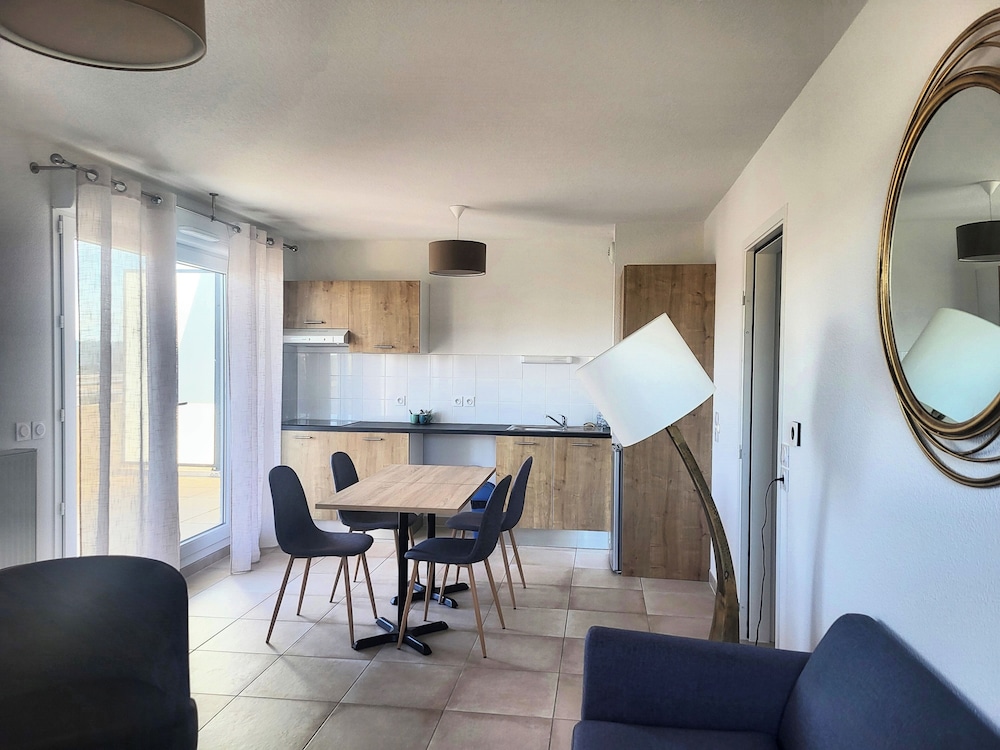 Apartment, 2 Bedrooms - Photo 1
