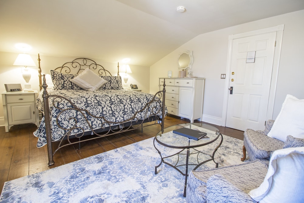 Standard Cottage, 1 King Bed photo 1