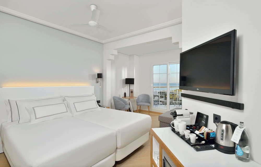 Family Room, Sea View (The Level, 3AD) - Photo 1