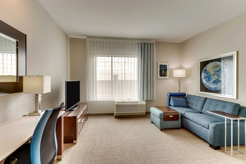 Suite, 1 Bedroom - Photo 8