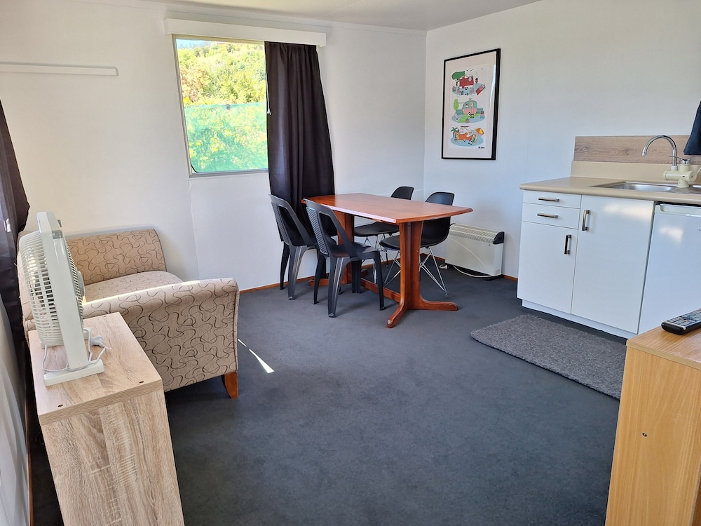 Basic Cabin, Multiple Beds, Refrigerator photo 3