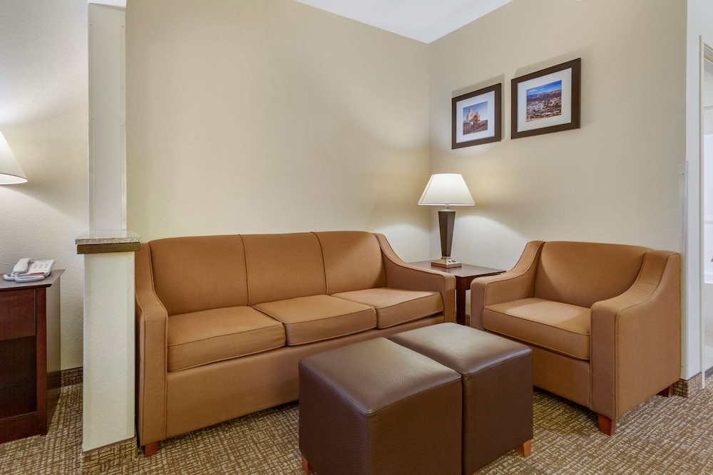 Suite, Multiple Beds, Accessible, Non Smoking - Photo 4