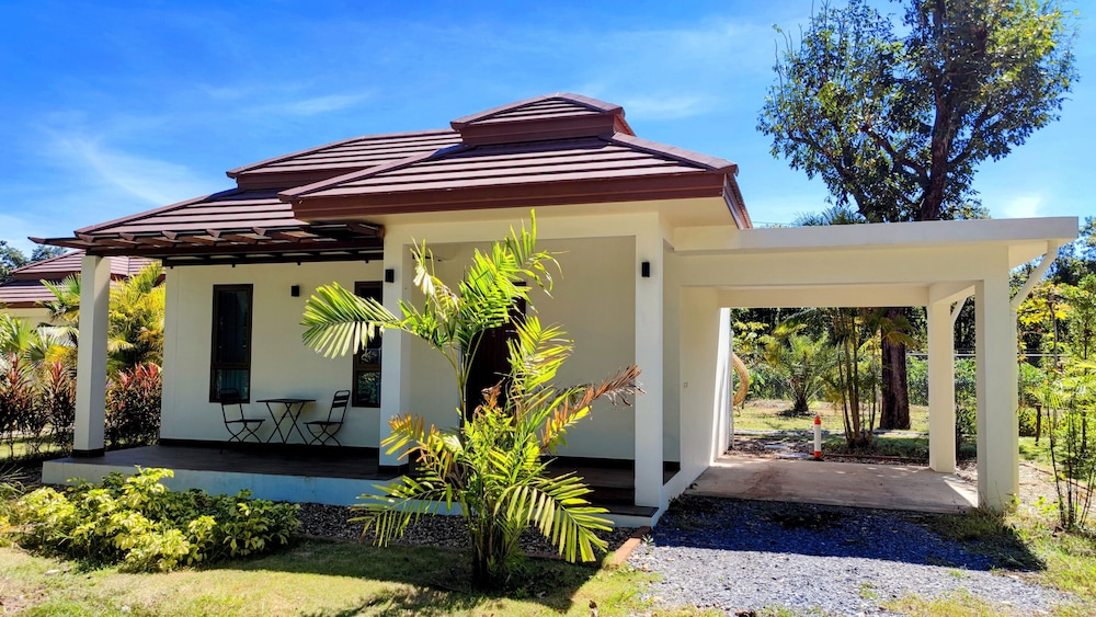 Premium Bungalow photo 2